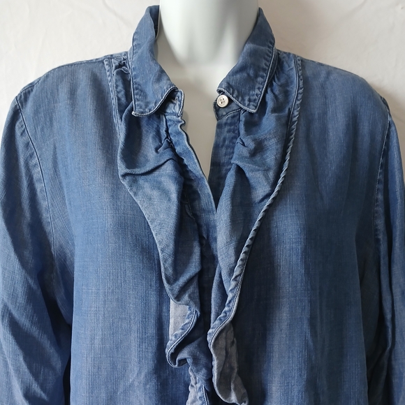 Chico's Denim Blue Ruffled Button Down Shirt Sz 12 Casual Office Wear Travel - Picture 4 of 7